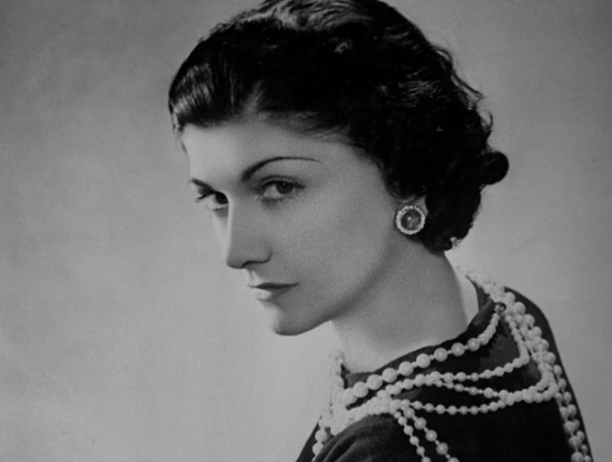 Coco Chanel, elegância rebelde